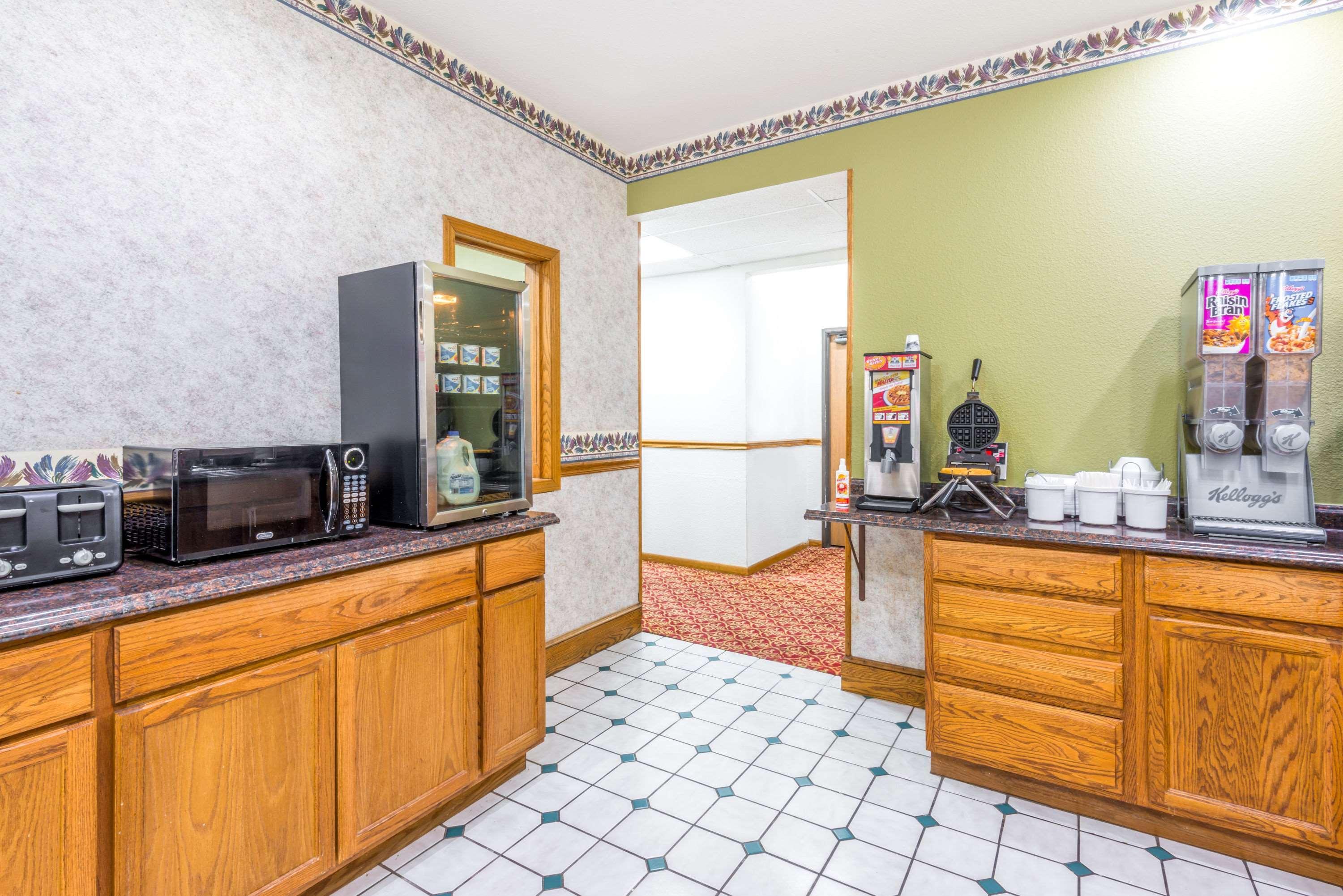 Super 8 By Wyndham Platte City Kansas City Area Buitenkant foto