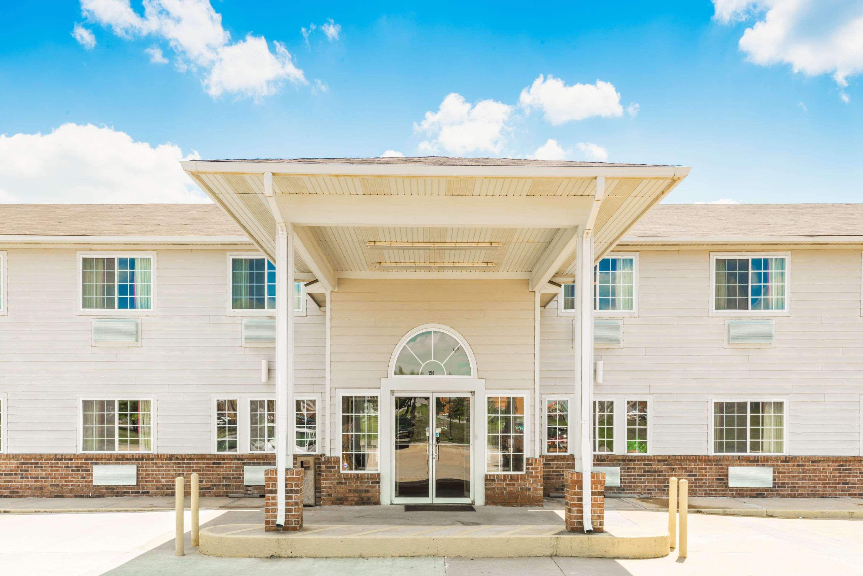 Super 8 By Wyndham Platte City Kansas City Area Buitenkant foto