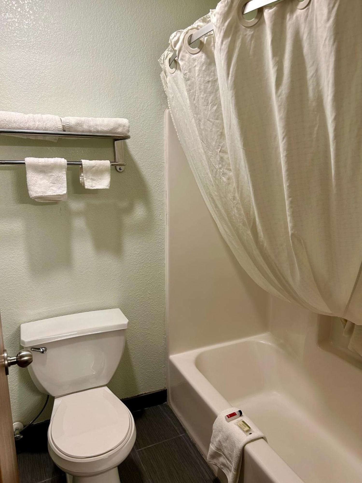 Super 8 By Wyndham Platte City Kansas City Area Buitenkant foto