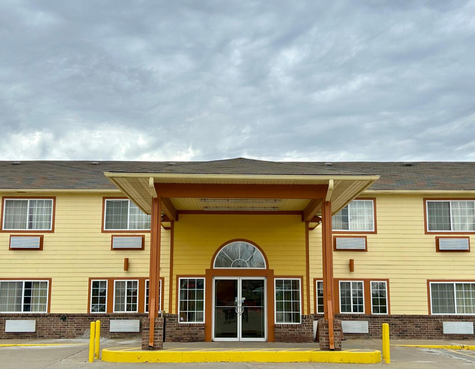 Super 8 By Wyndham Platte City Kansas City Area Buitenkant foto