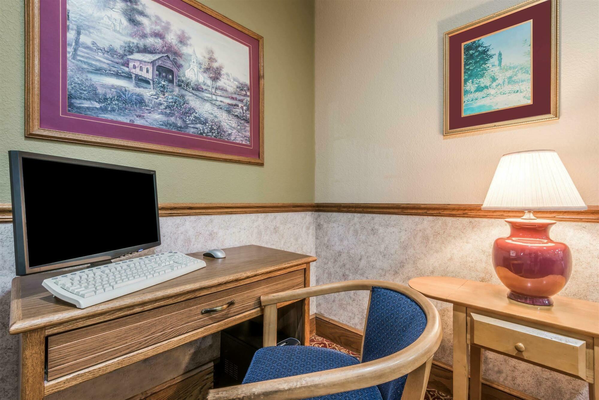 Super 8 By Wyndham Platte City Kansas City Area Buitenkant foto